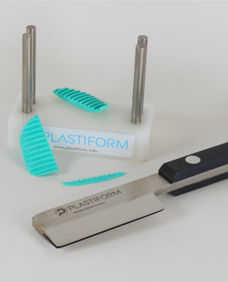Kit dao cắt mẫu và khung đỡ cắt mẫu Plastiform tiêu chuẩn AC-013