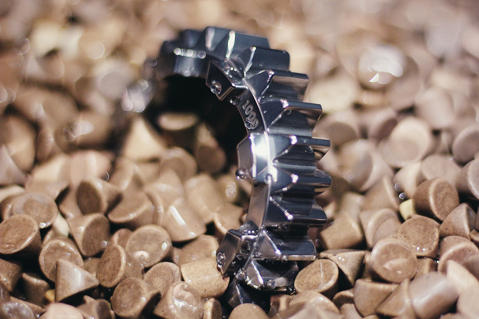 bánh răn kim loại