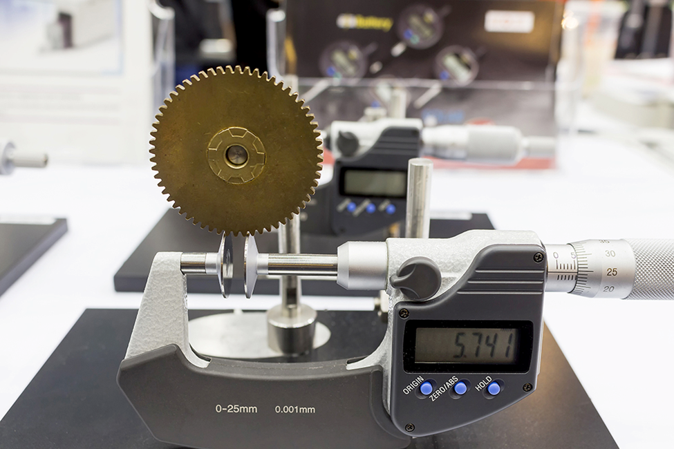 Các hạng mục đo lường cơ bản và phức hợp đề cập và đánh giá tất cả các bề mặt răng, cho dù ăn khớp chặt chẽ với bánh răng chuẩn hay so sánh với bánh răng lý tưởng (thường là biểu diễn toán học).